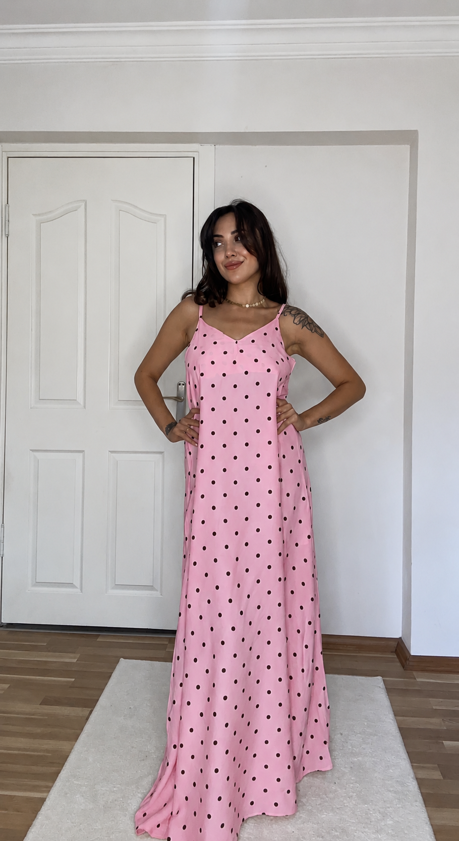 Puantiyeli pembe