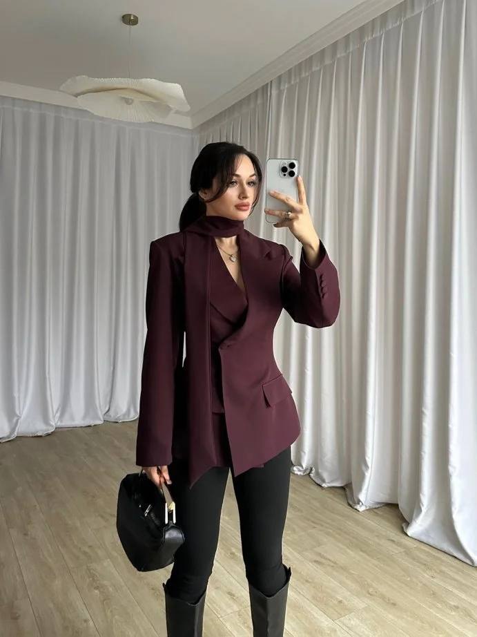 Belden oturtmalı bordo blazer