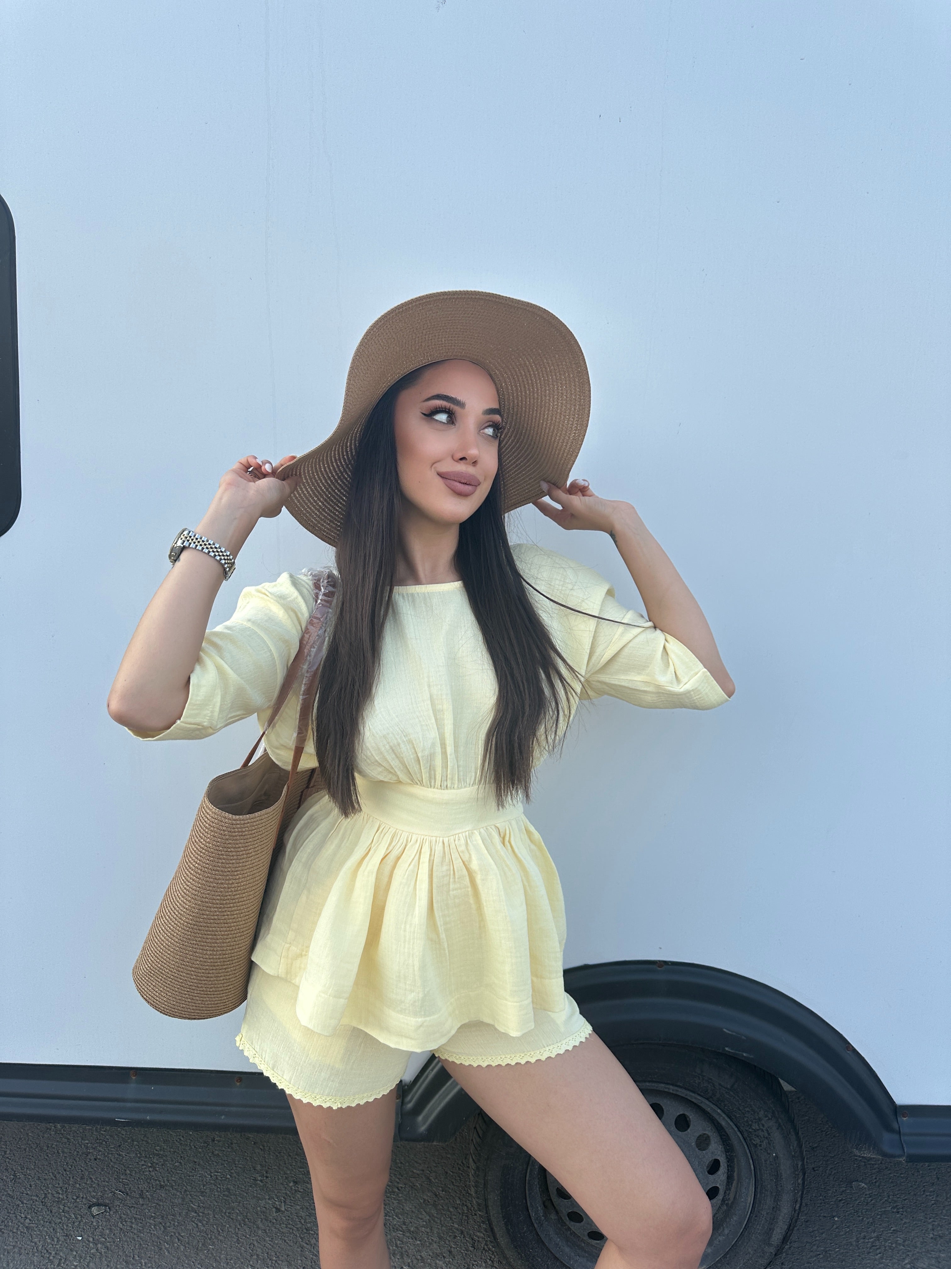 Limon sarısı üçlü takım