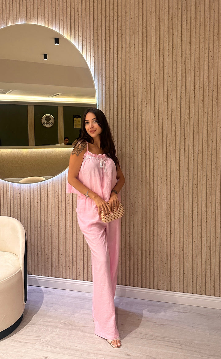 Pembe leyli takım