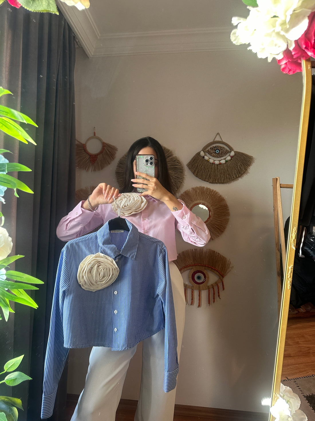 Gül broş pembe gömlek