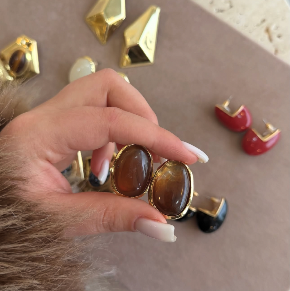 Çelik kahverengi küpe