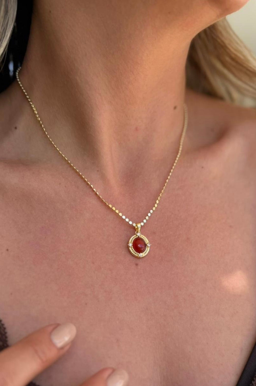 Kırmızı kararmaz kolye