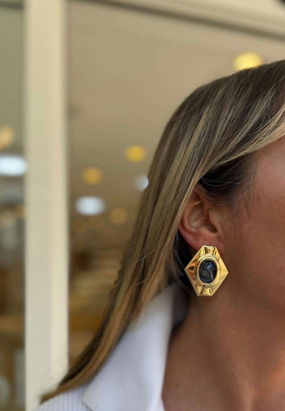 Çelik taşlı gold küpe