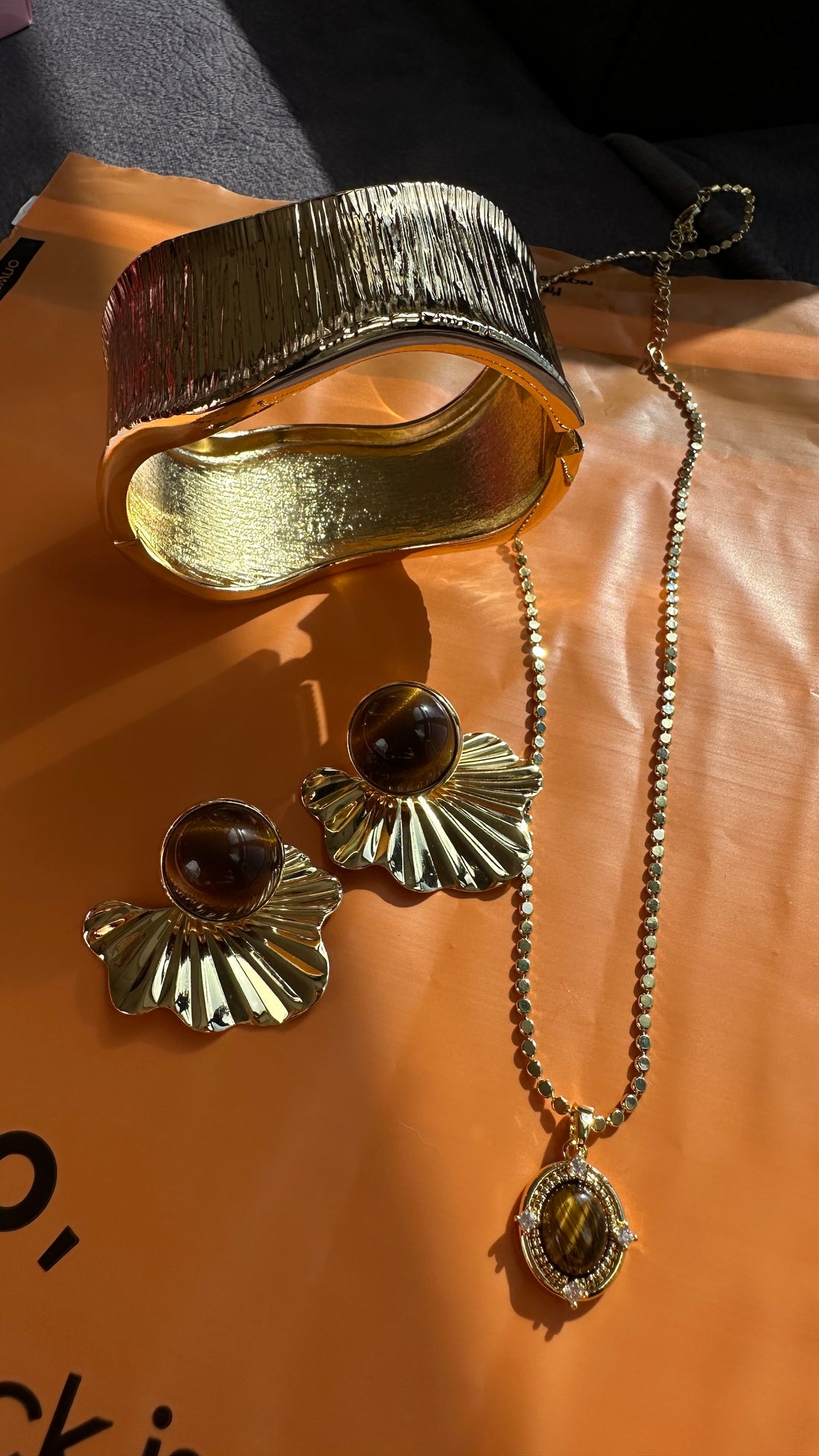 Çelik kahverengi kolye