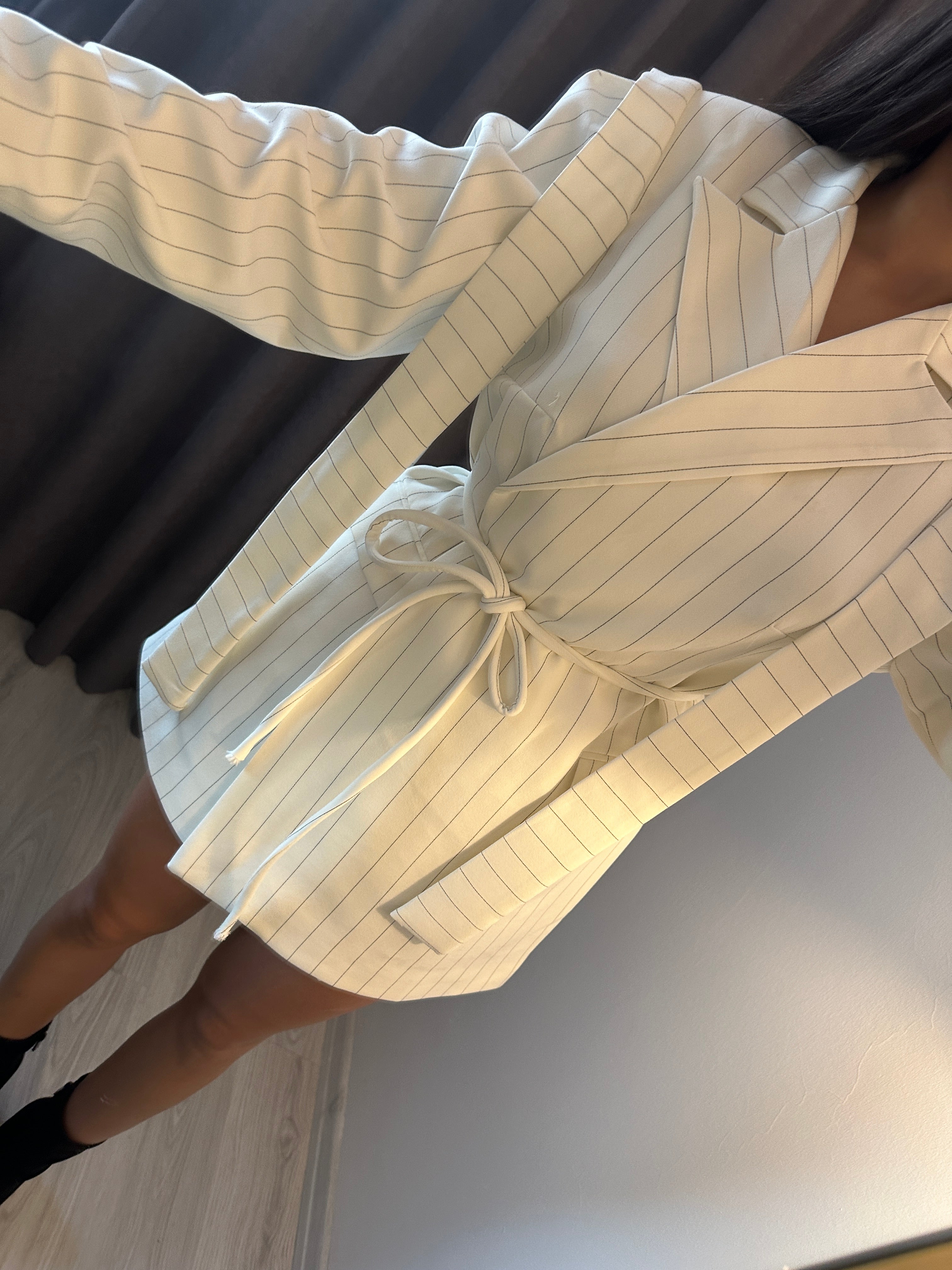 Bella beyaz çizgili blazer