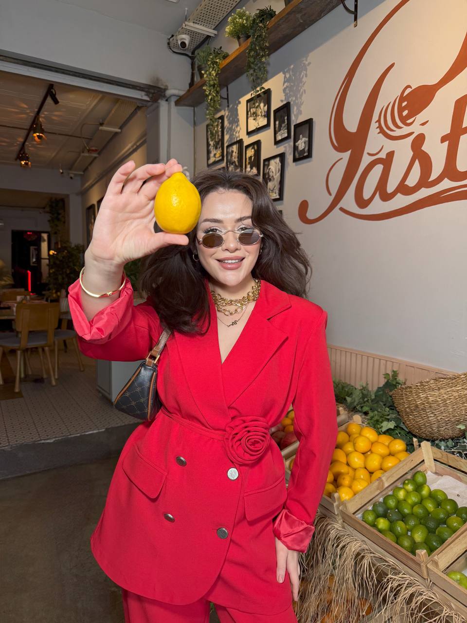 Stellas kırmızı takım