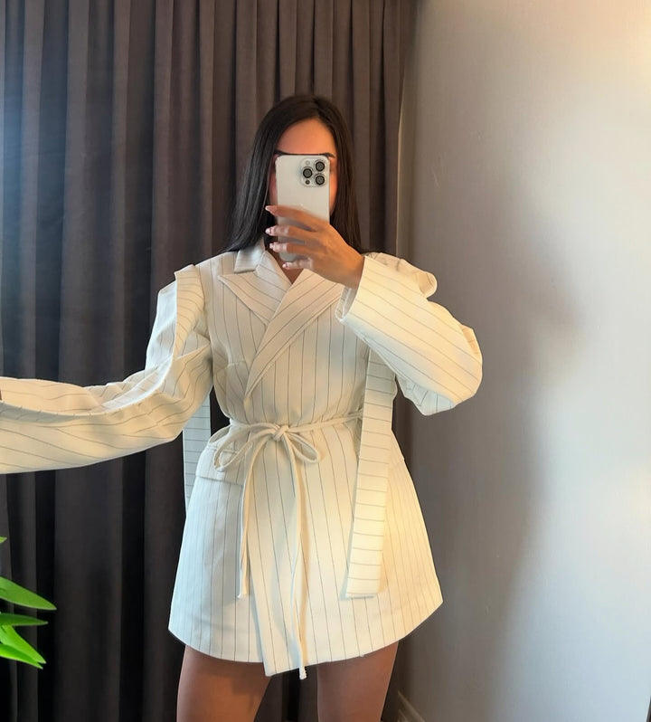 Bella beyaz çizgili blazer